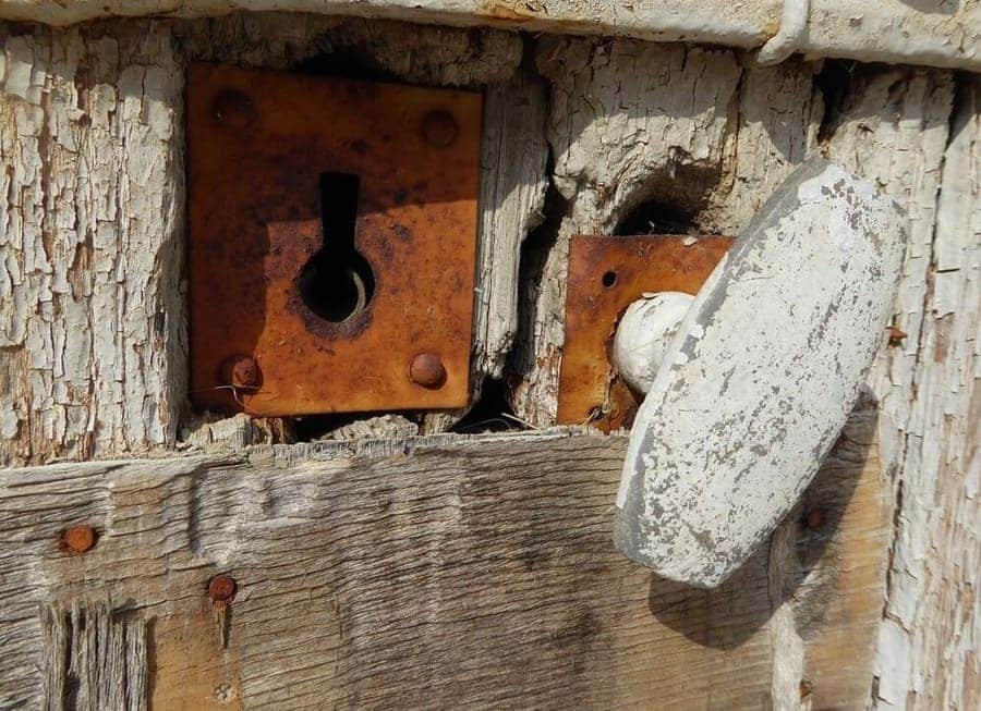 Cómo abrir una cerradura antigua